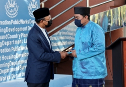 1_Anak-anak yatim diraikan_c.jpg