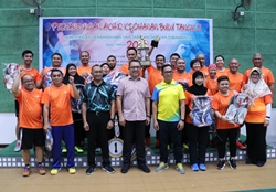 1_Jabatan Ukur juara kejohanan bulu tangkis_c.JPG