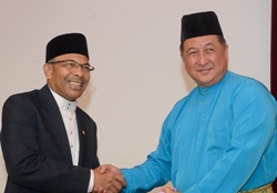 1_Khidmat 152 pesara Kementerian Pembangunan dihargai_c.jpg