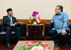 1_Menteri Pembangunan mengadakan kunjungan hormat_c.jpg