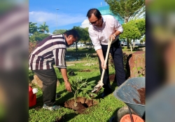 1_Penanaman anak pokok sebagai sokongan Hari Bumi_c.jpg