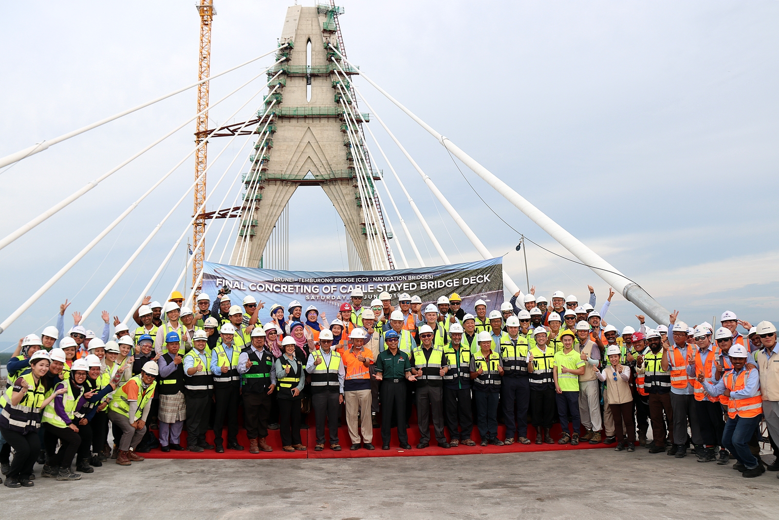 1_Penuangan konkrit terakhir bagi struktur utama Jambatan Navigasi laluan perkapalan Timur.JPG