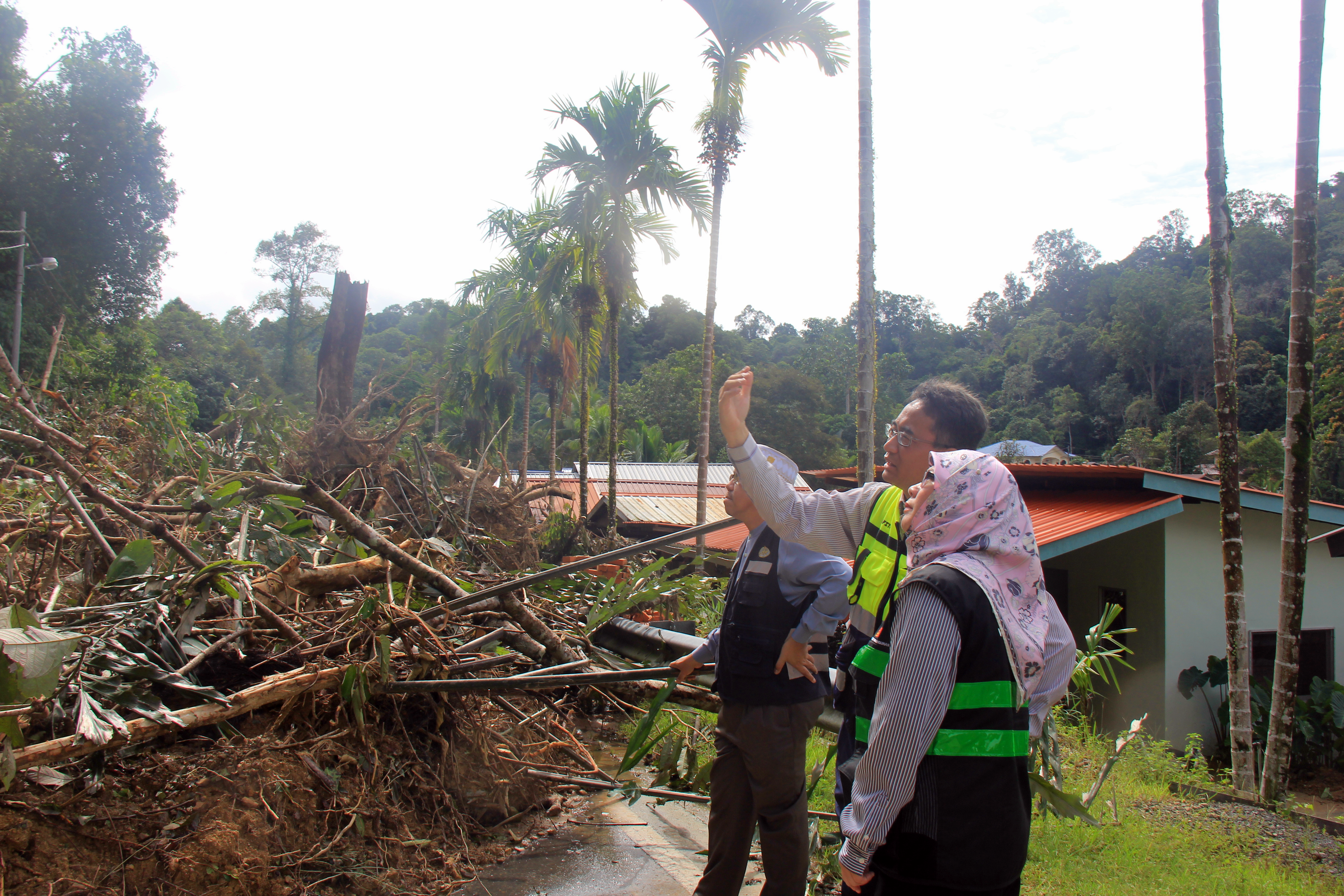 2_LawatanbanjirTemburong.png