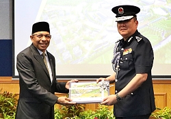 2_Penyerahan dokumen Projek Pelan Induk Akademi Polis - Copy.JPG