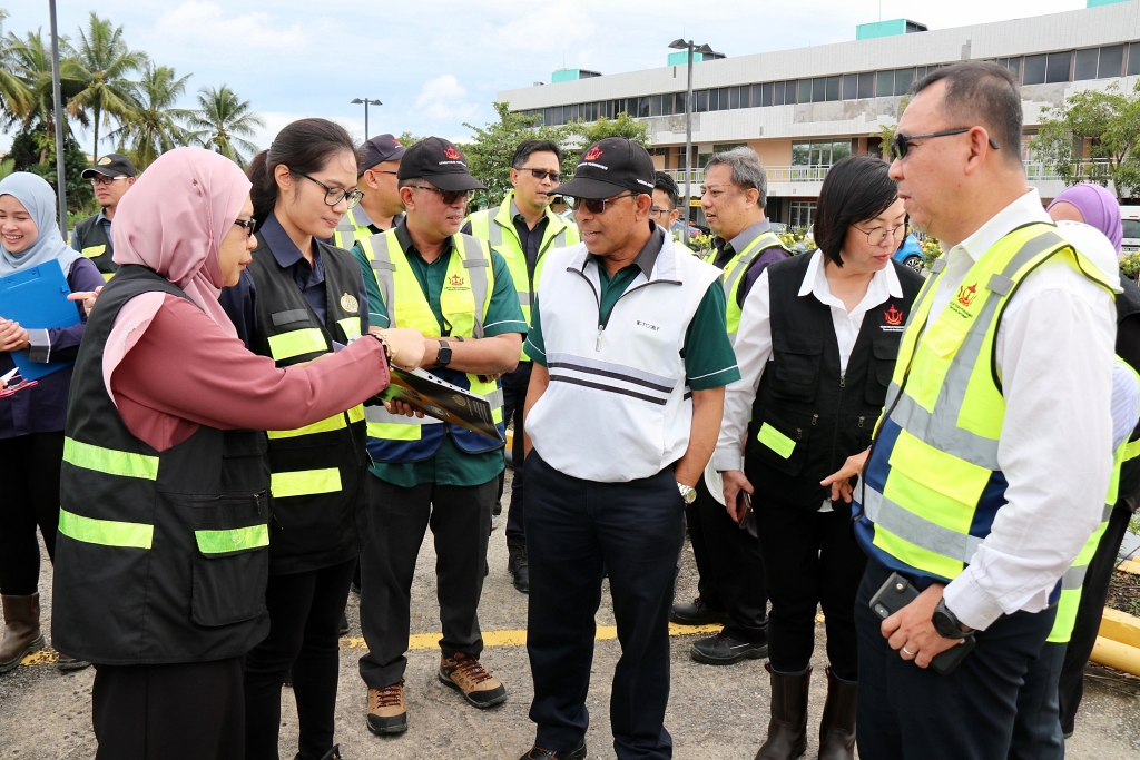 2_Perkembangan projek-projek JKR, Daerah Belait dipantau.jpg