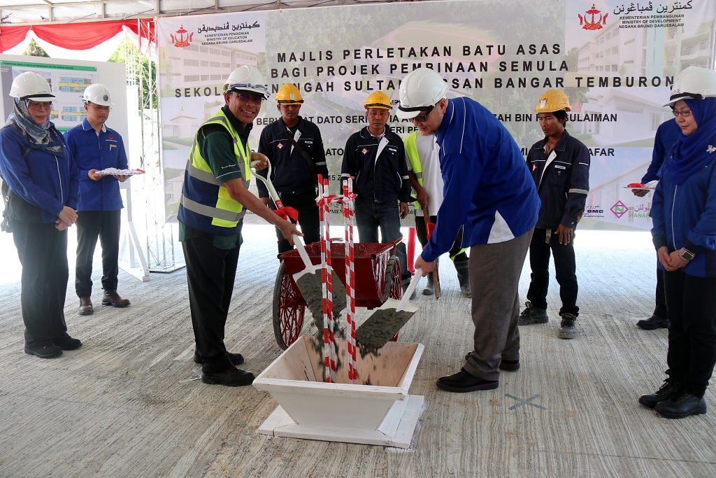 2_Perletakan batu asas projek pembinaan semula Sekolah Menengah Sultan Hassan.jpg