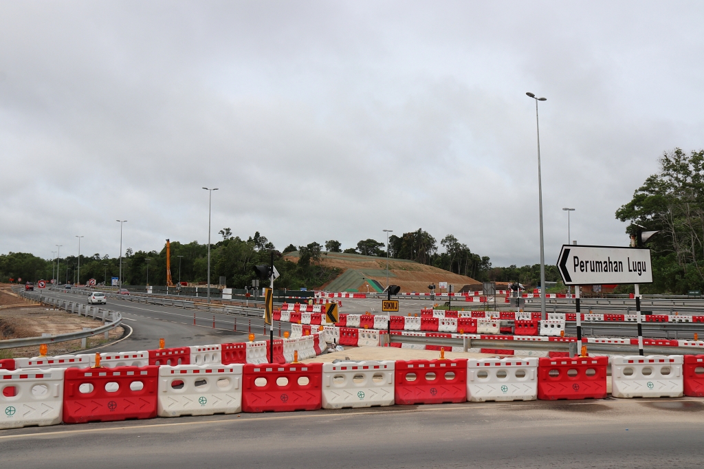 2_Tinjau perkembangan tapak projek-projek.JPG