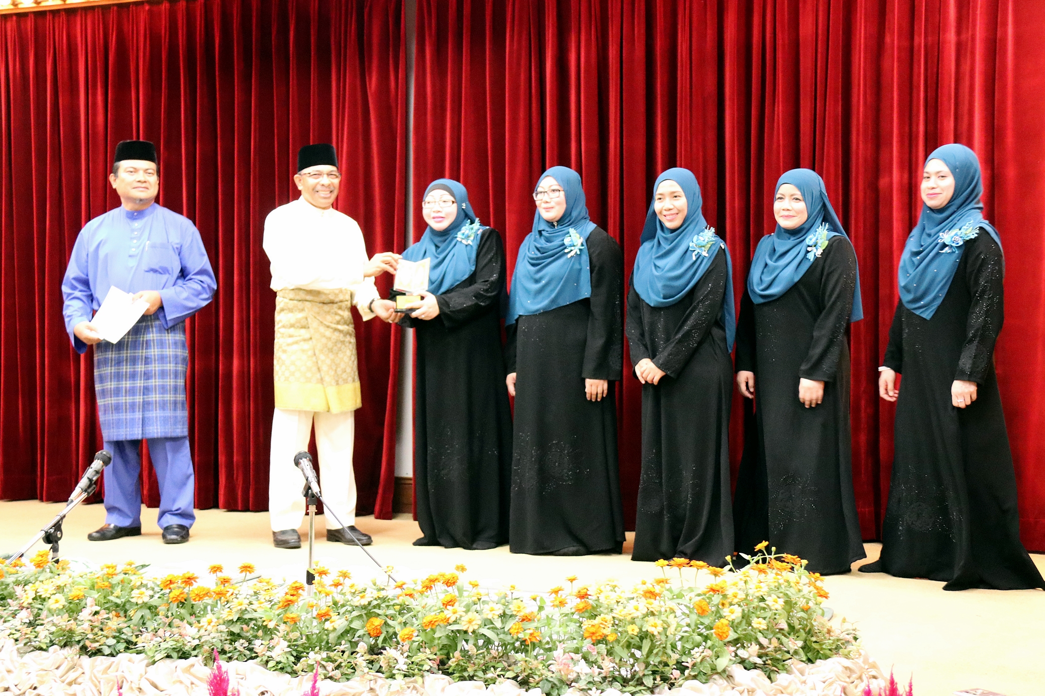 3_Jabatan Ukur johan Pertandingan Dikir Syarafil Anam.JPG