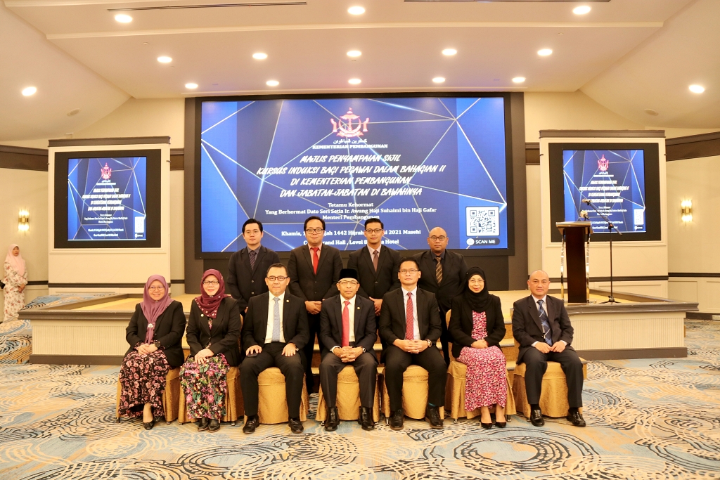 4_59 pegawai baharu terima Sijil Kursus Induksi.jpg