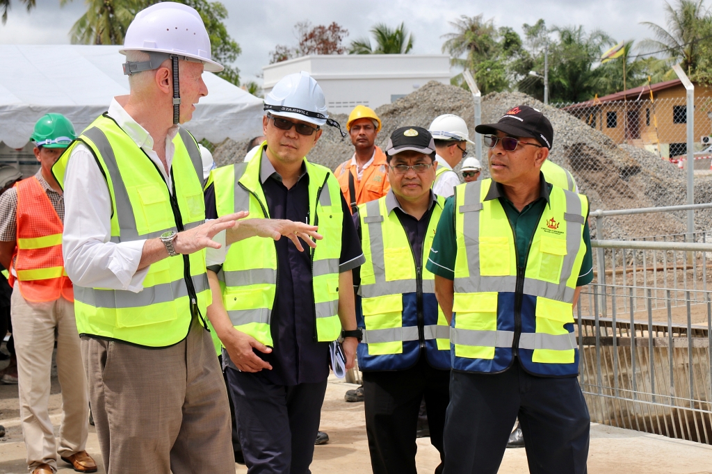 4_Tinjau perkembangan tapak projek-projek.jpg