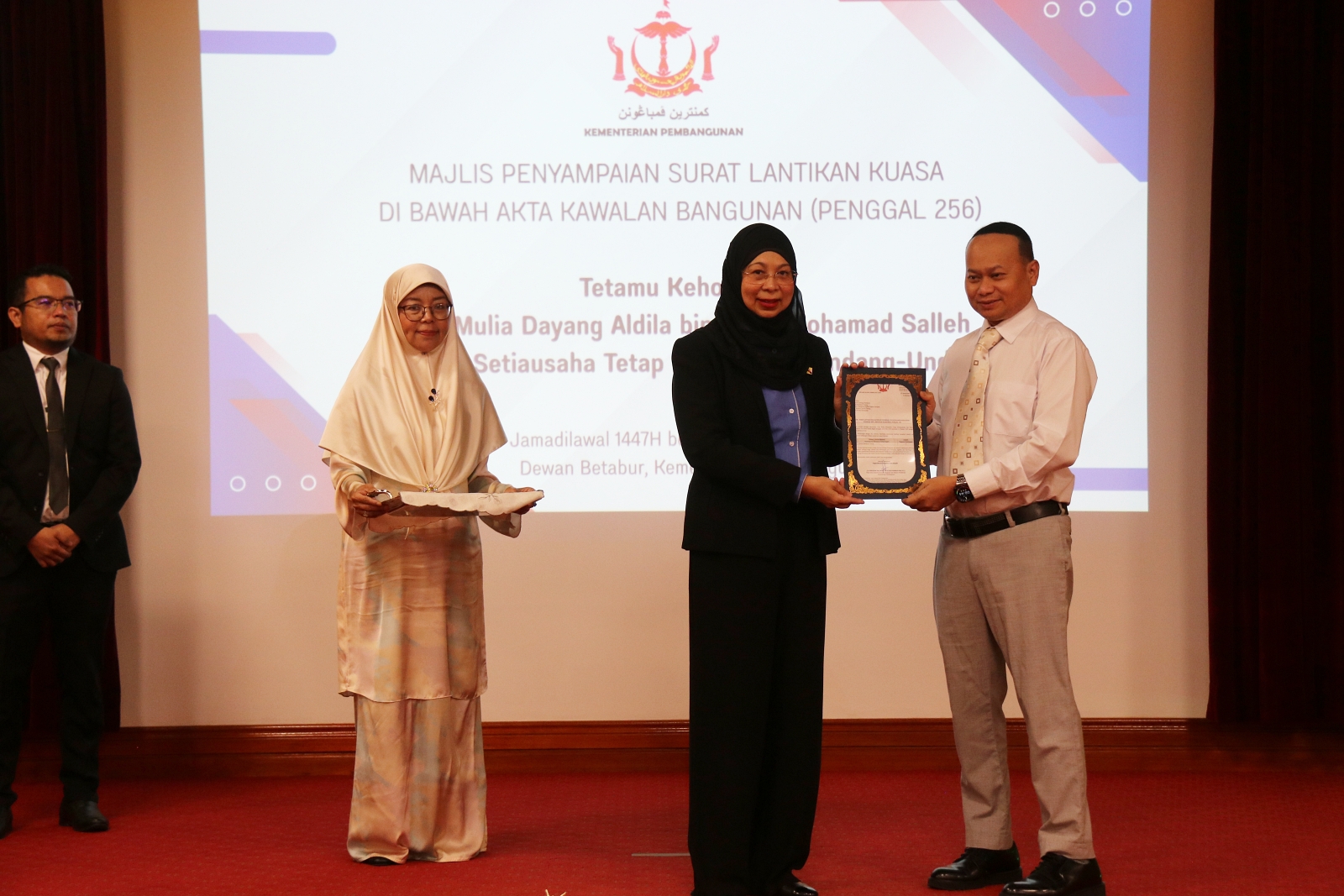 11_Penyampaian surat lantikan kuasa bagi perlaksanaan Akta Kawalan Bangunan Penggal 256.JPG