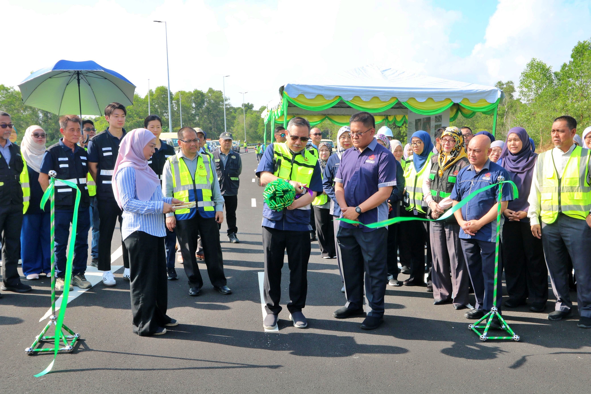 1_Jejambat di persimpangan Jalan Utama Mentiri dan Jalan Muara dibuka.jpeg