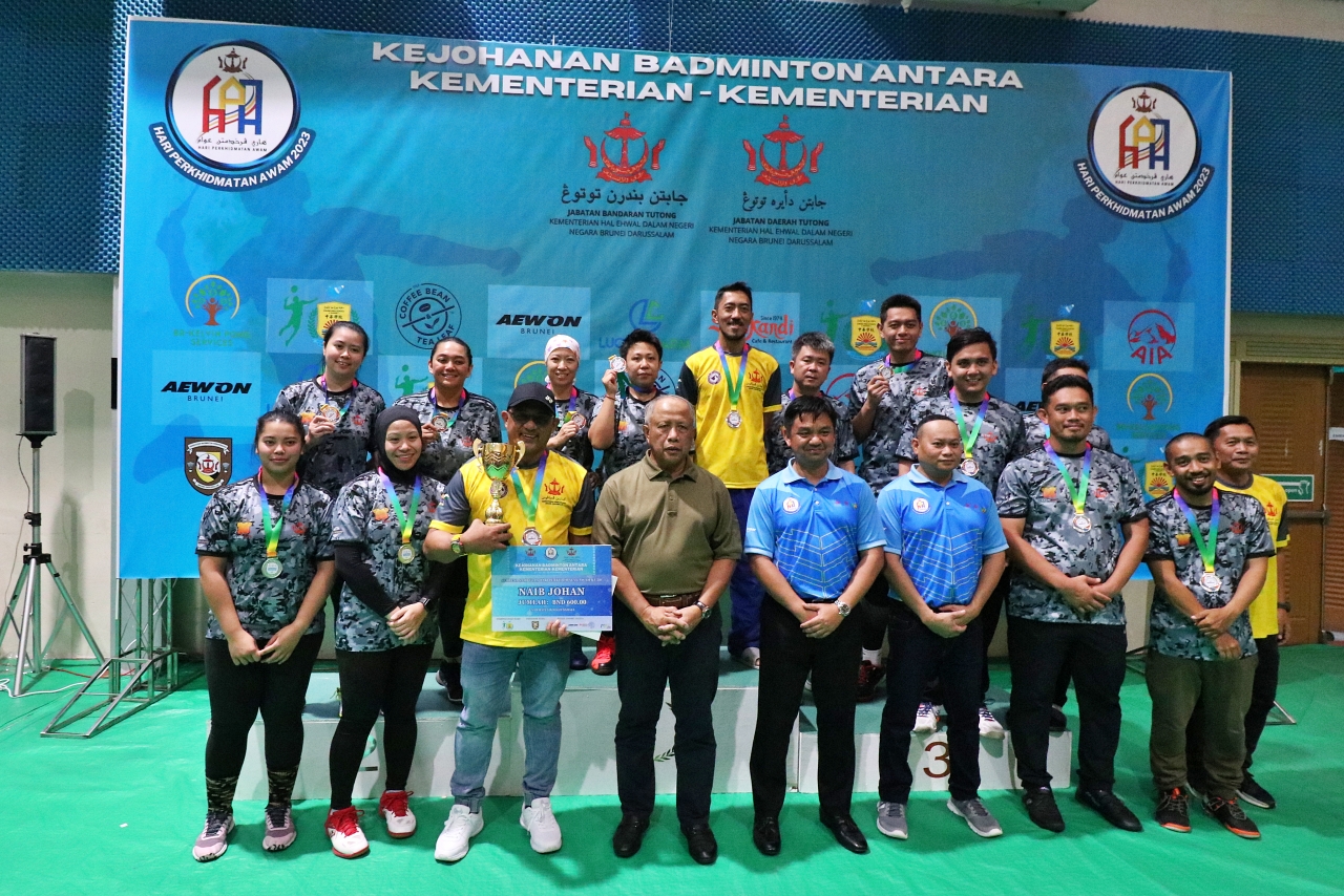 1_Kementerian Pembangunan naib johan Kejohanan Badminton HPA.JPG