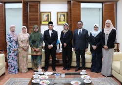 1_Menteri Pembangunan menerima kunjungan hormat_c.JPG