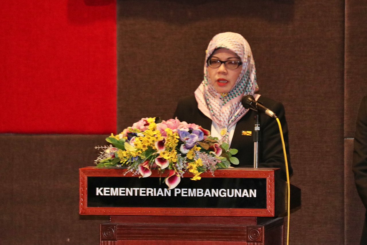 1_Menyalurkan pendidikan profesional berterusan penilai, ejen harta tanah.JPG