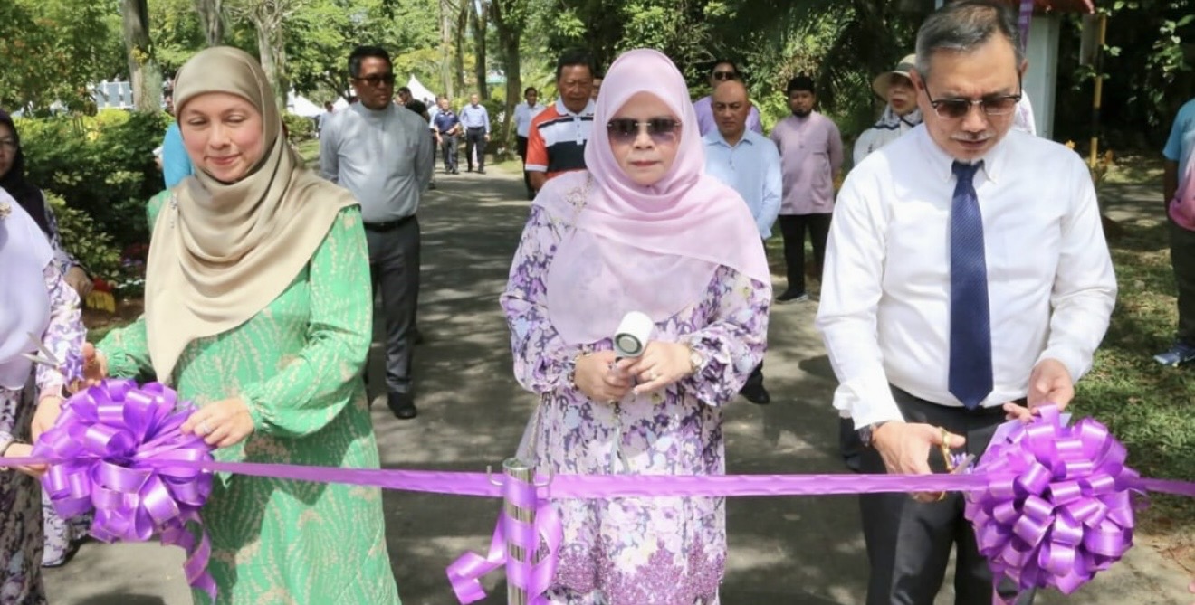 1_Perasmian pertandingan dan pertunjukan bunga-bunga hidup.jpg