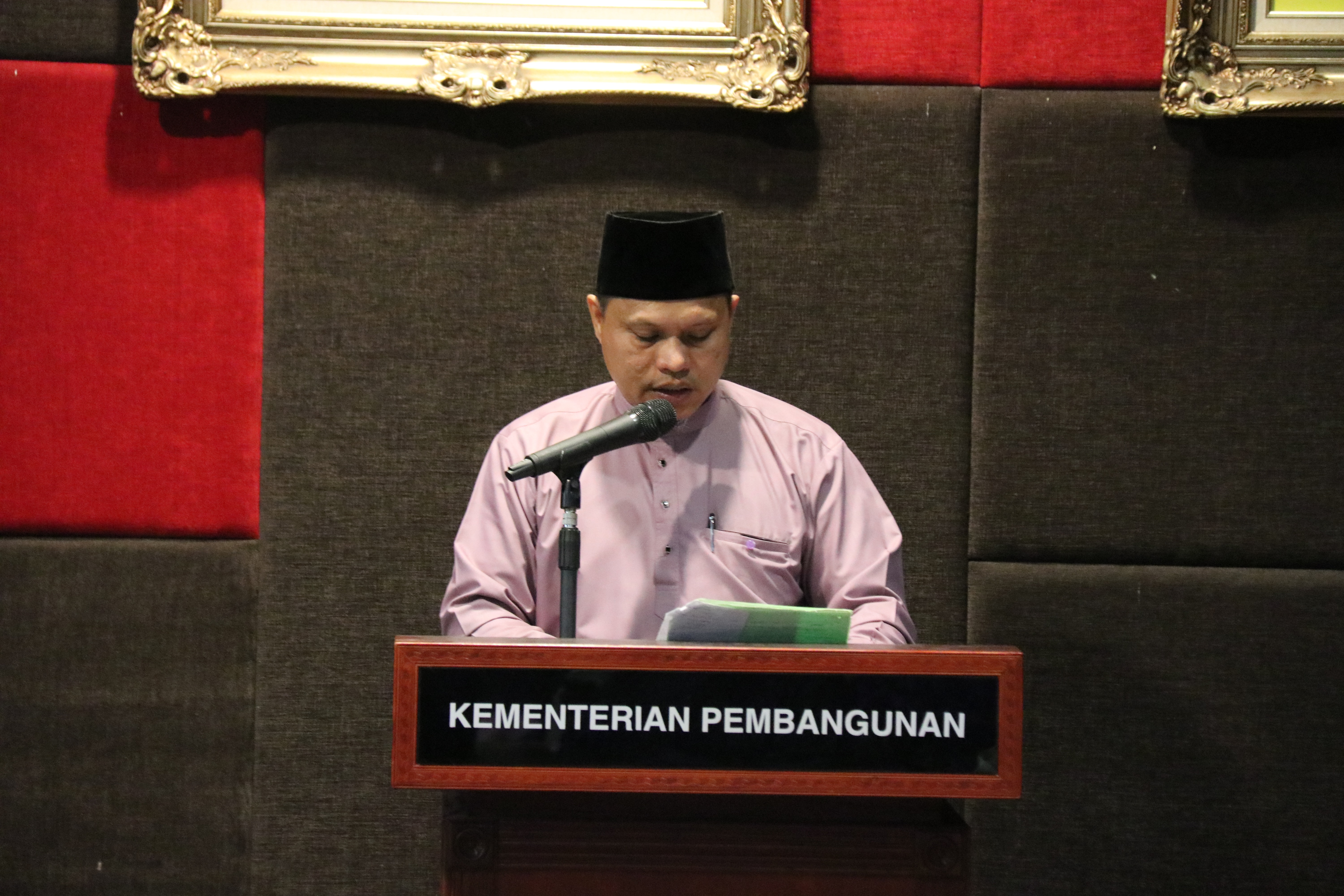 2_Ceramah “Berselawat dan Amalkan Sunnah Mera’ih Syafaat” meriahkan Sambutan.jpg