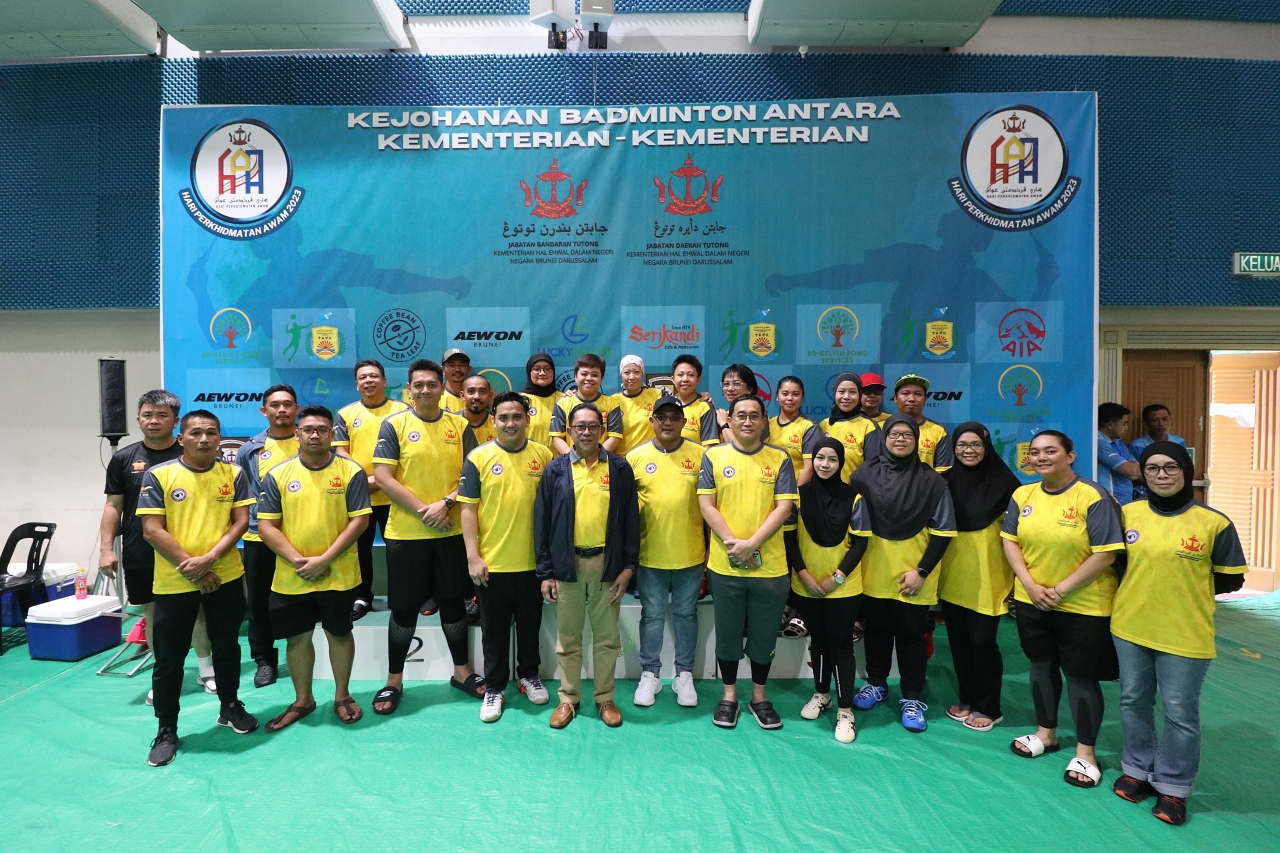 2_Kementerian Pembangunan naib johan Kejohanan Badminton HPA.JPG