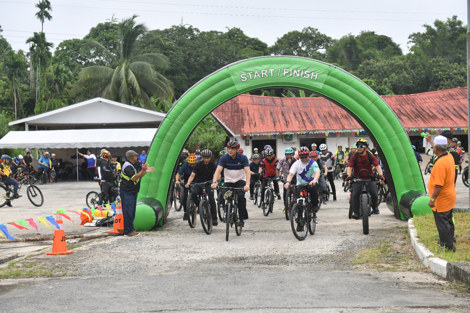 2_Kementerian Pembangunan sertai riadah berbasikal di Daerah Tutong.JPG