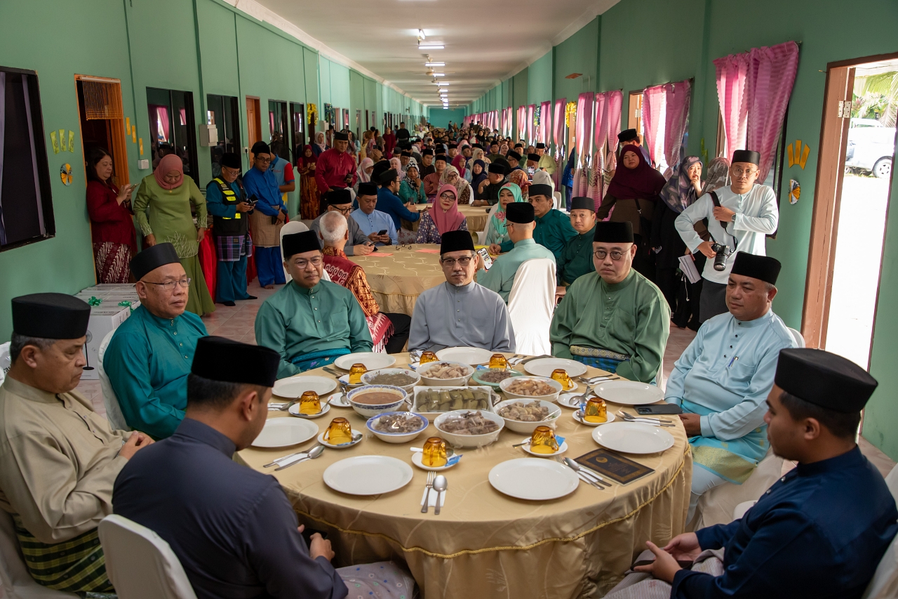 2_Lawatan muhibbah Hari Raya Aidilfitri.jpg