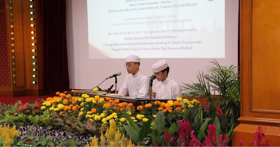 3_Anak-anak yatim diraikan di Majlis Sambutan Nuzul Al-Quran.JPG