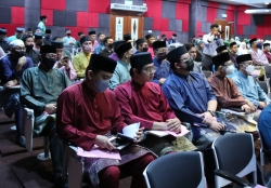 3_Ceramah “Berselawat dan Amalkan Sunnah Mera’ih Syafaat” meriahkan Sambutan_c.jpg