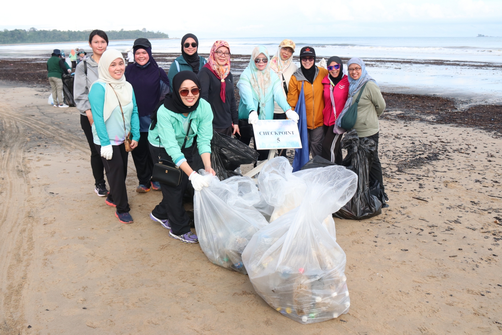 3_‘Wira Pantai’ kutip 1,488kg sisa sampah.JPG