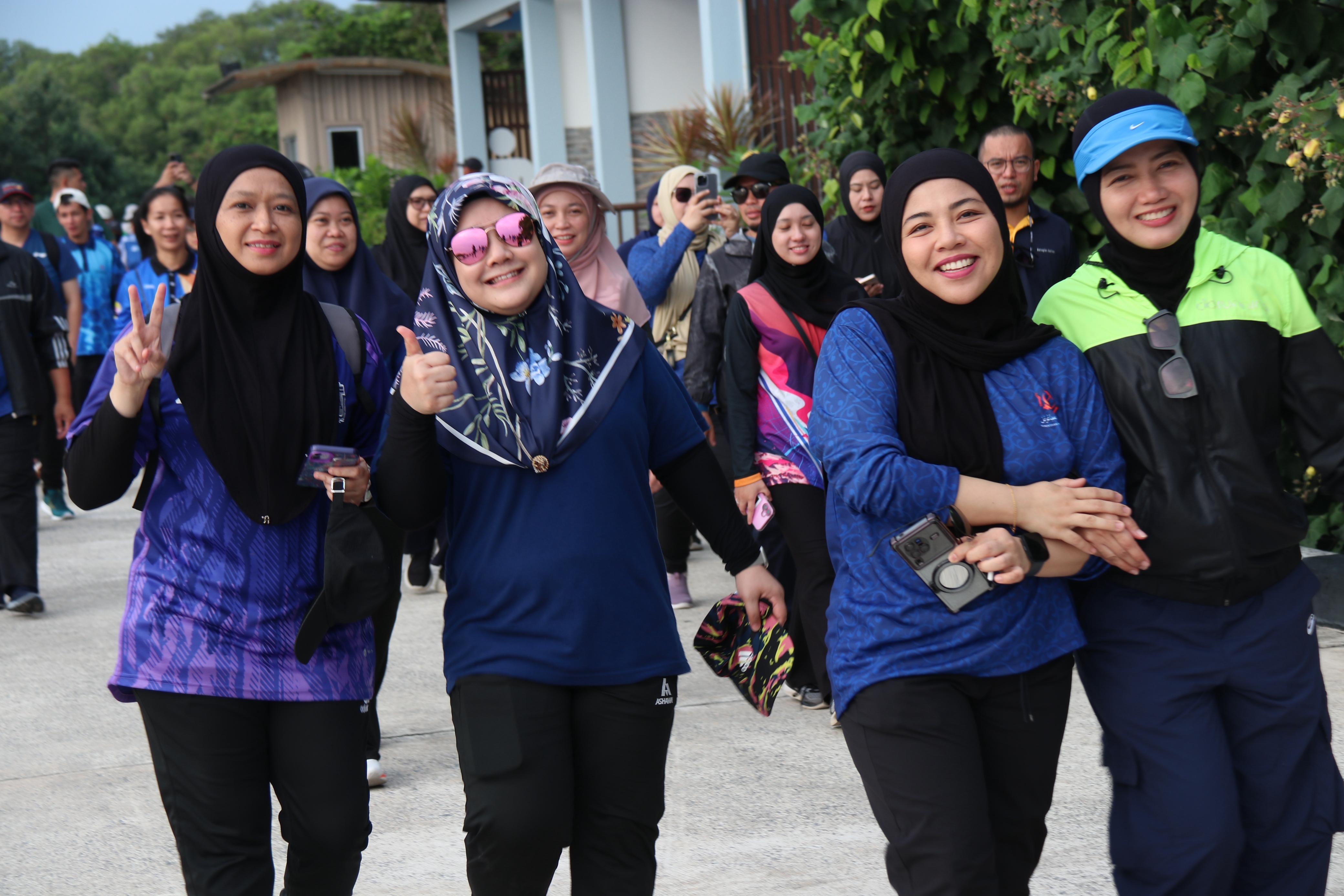4_Acara riadah berjalan kaki dan kempen kebersihan.JPG