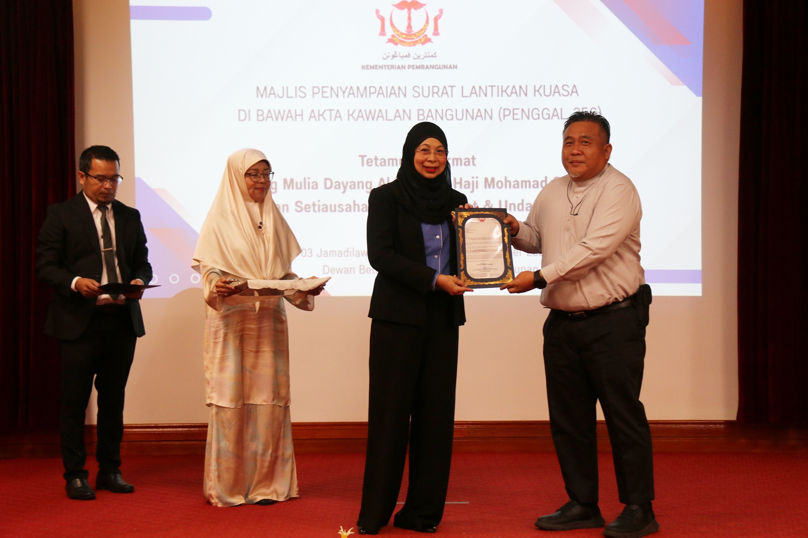 5_Penyampaian surat lantikan kuasa bagi perlaksanaan Akta Kawalan Bangunan Penggal 256.JPG