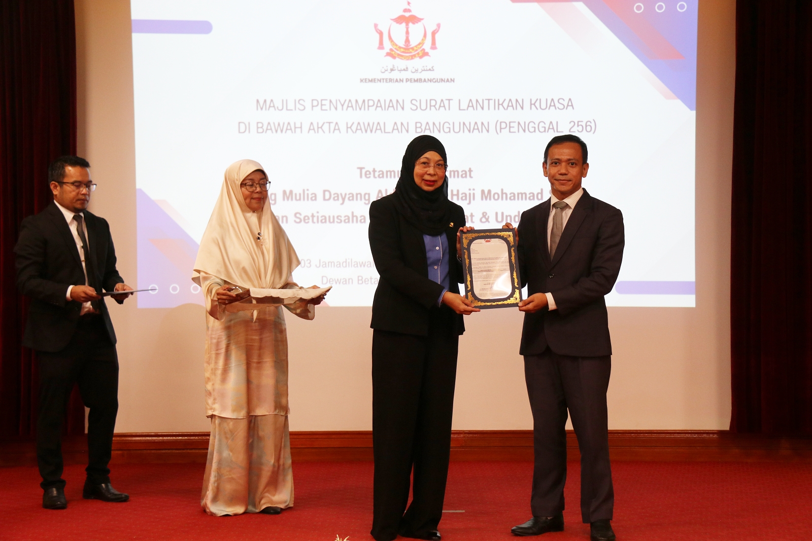 6_Penyampaian surat lantikan kuasa bagi perlaksanaan Akta Kawalan Bangunan Penggal 256.JPG