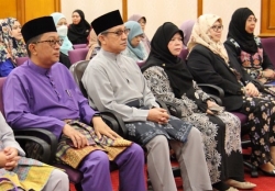 7_Anak-anak yatim diraikan di Majlis Sambutan Nuzul Al-Quran_c.JPG
