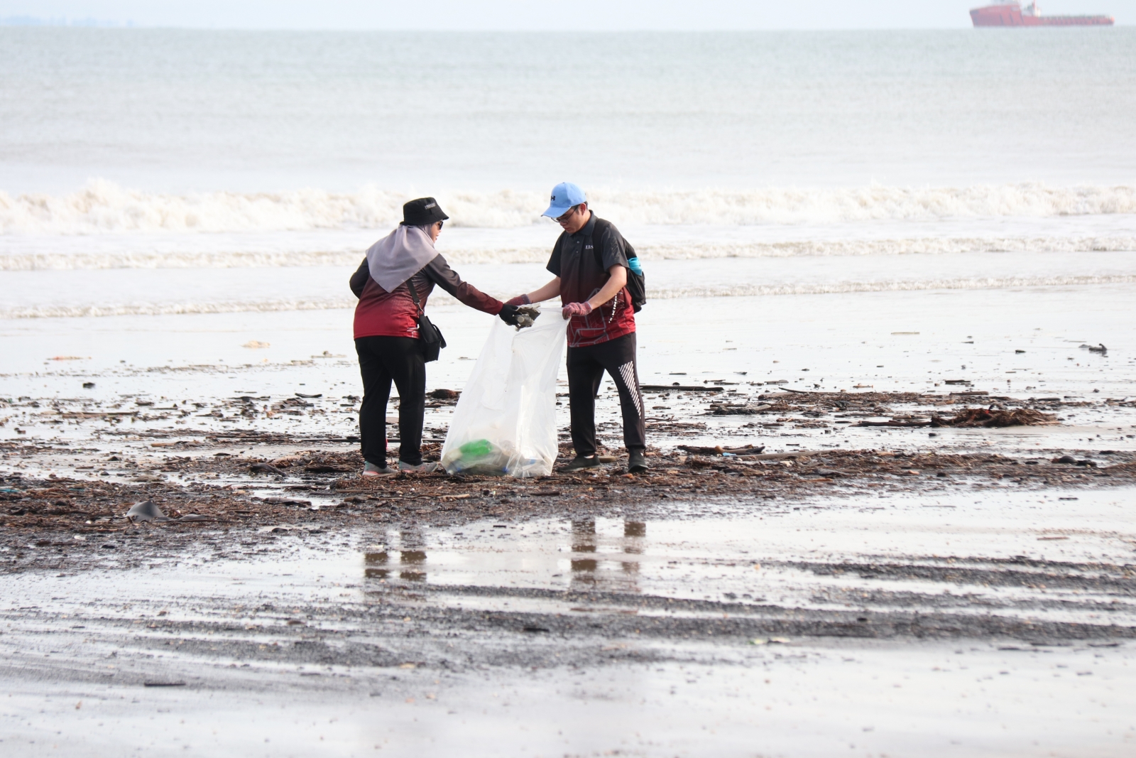 7_‘Wira Pantai’ kutip 1,488kg sisa sampah.JPG