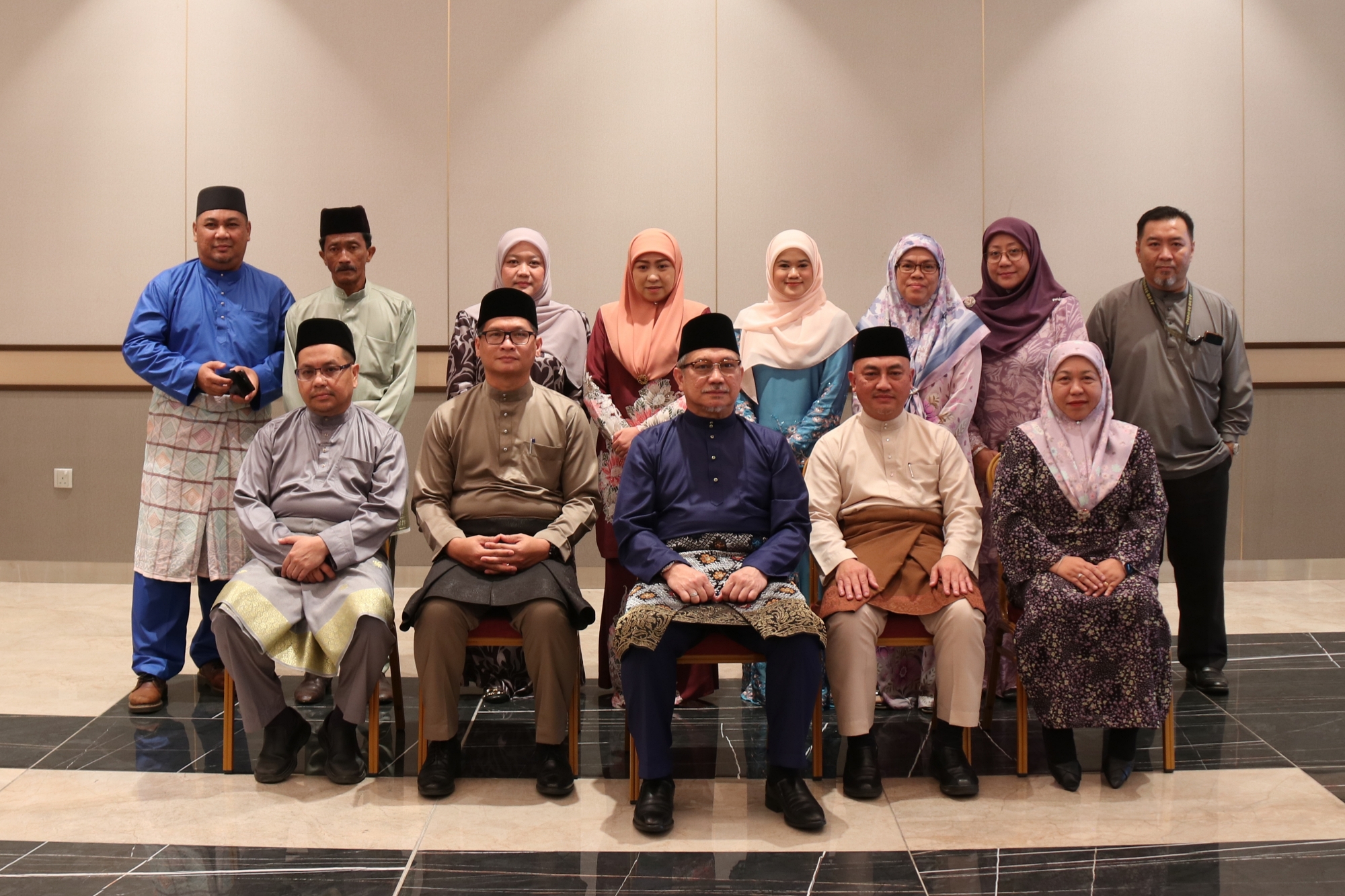 8_134 warga Kementerian Pembangunan terima Pingat Kerja Lama.JPG