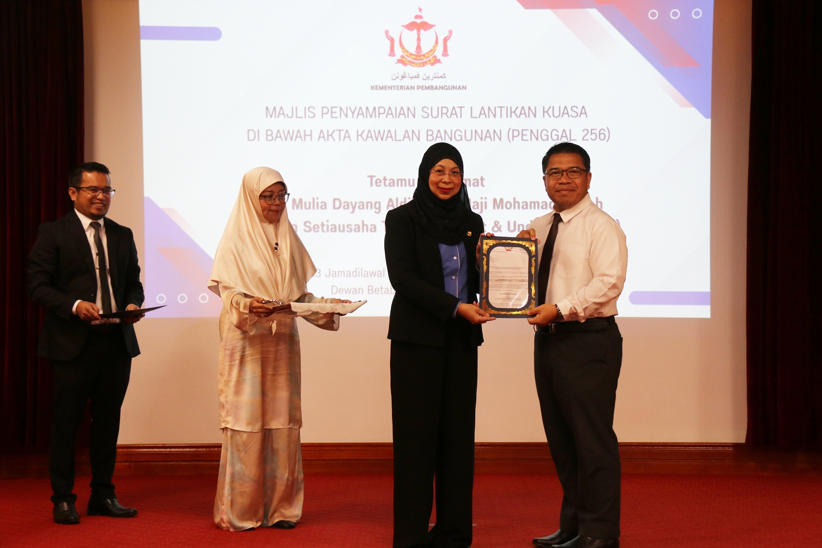 8_Penyampaian surat lantikan kuasa bagi perlaksanaan Akta Kawalan Bangunan Penggal 256.JPG