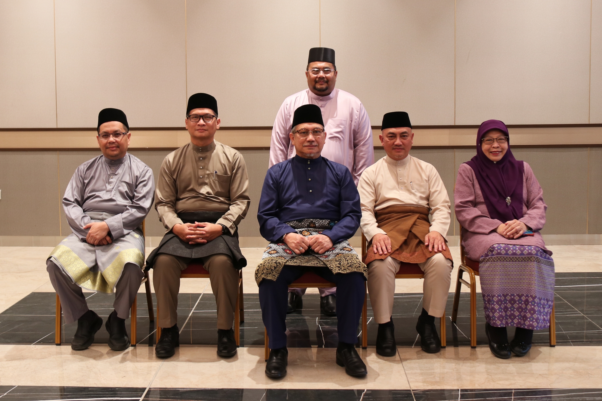 9_134 warga Kementerian Pembangunan terima Pingat Kerja Lama.JPG