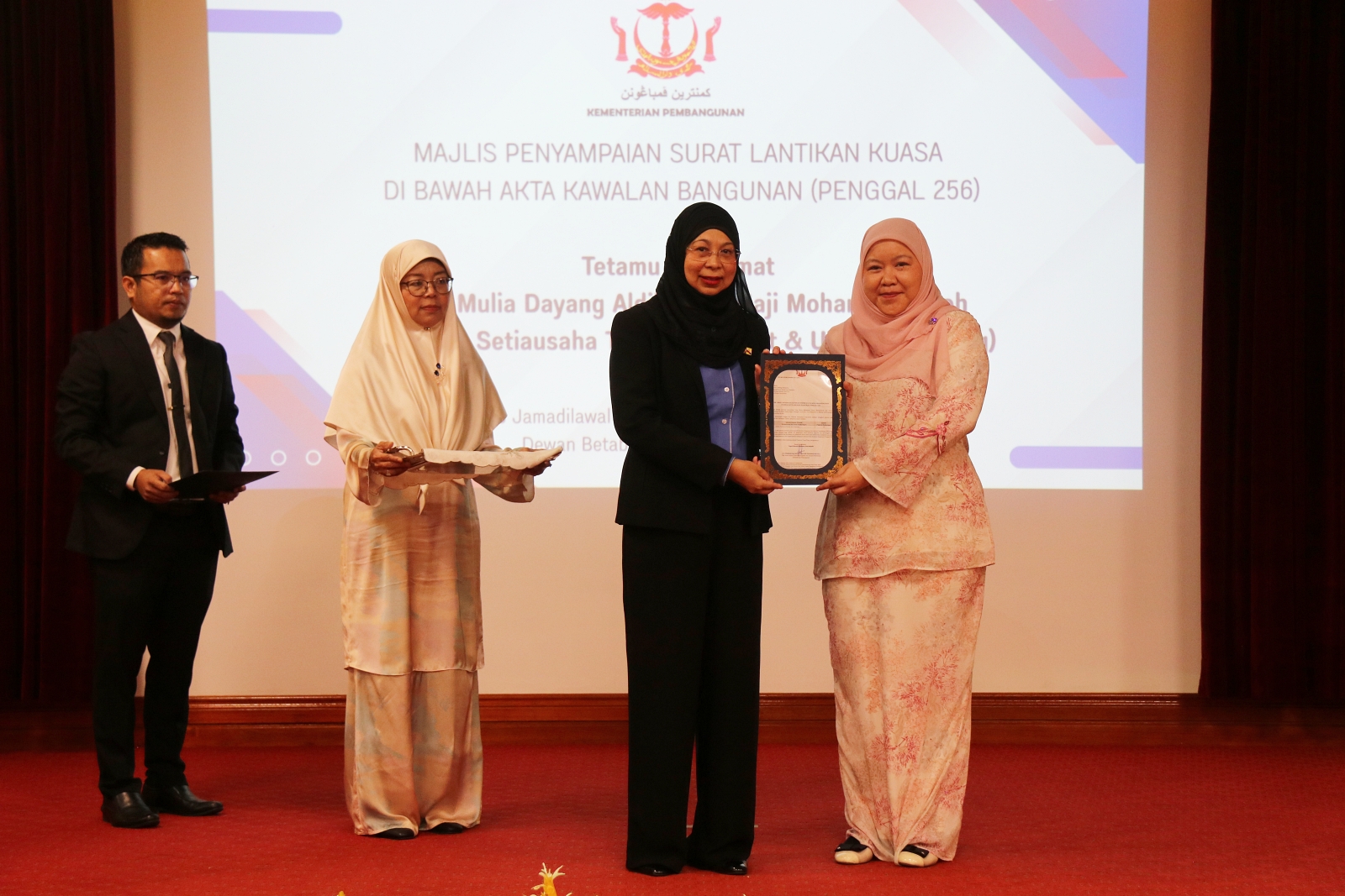 9_Penyampaian surat lantikan kuasa bagi perlaksanaan Akta Kawalan Bangunan Penggal 256.JPG