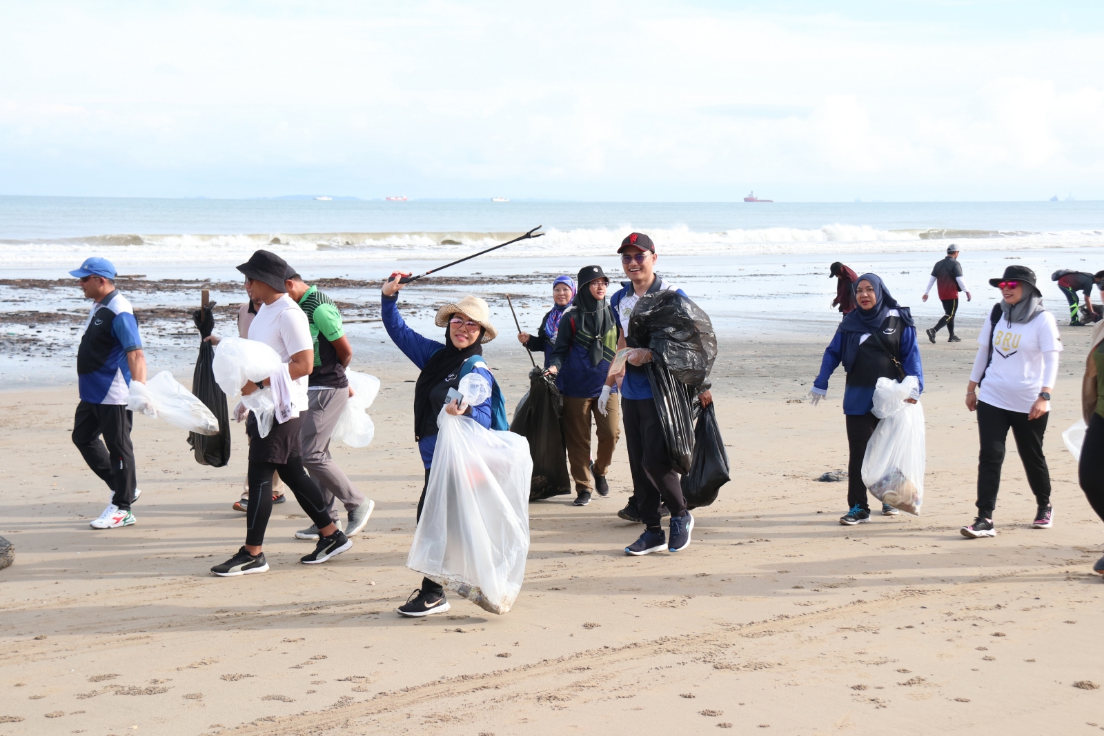 9_‘Wira Pantai’ kutip 1,488kg sisa sampah.JPG