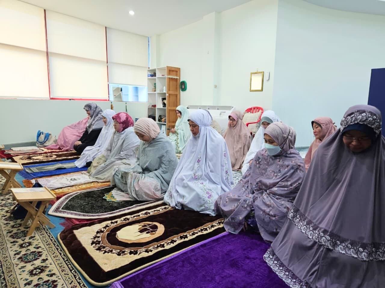 JEMAAH PEREMPUAN.jpg